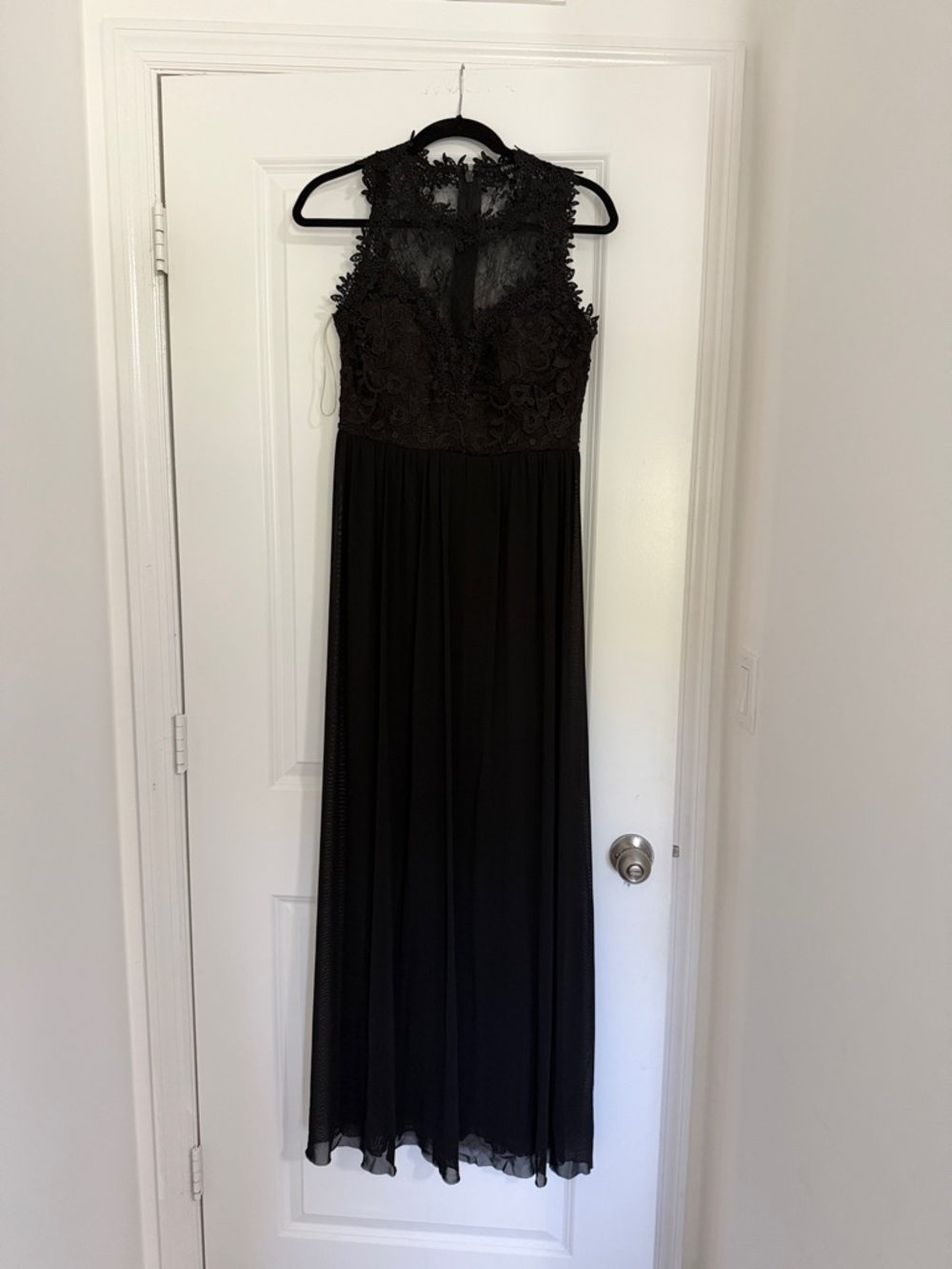 Entry Black Lace High-Neck Maxi Dress